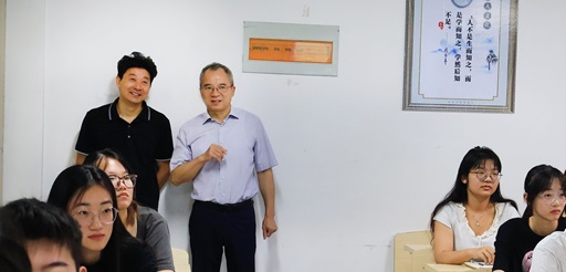 校长郑锋到萧湖校区走访看望秋季学期“开学第一课”师生